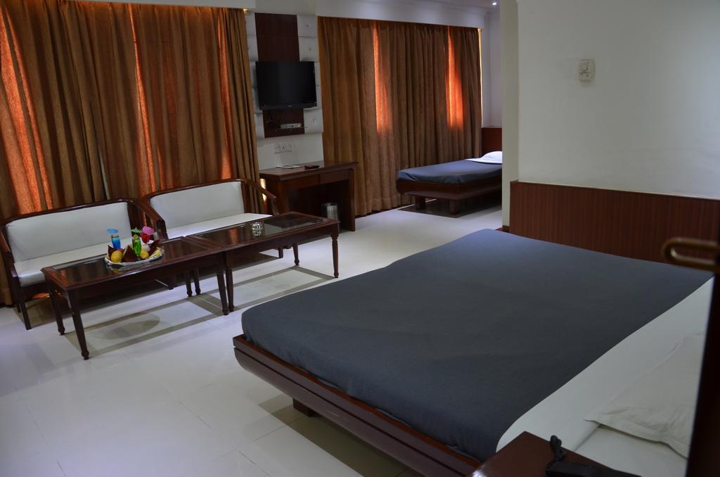 Hotel Raj Continental Amritsar Exteriör bild