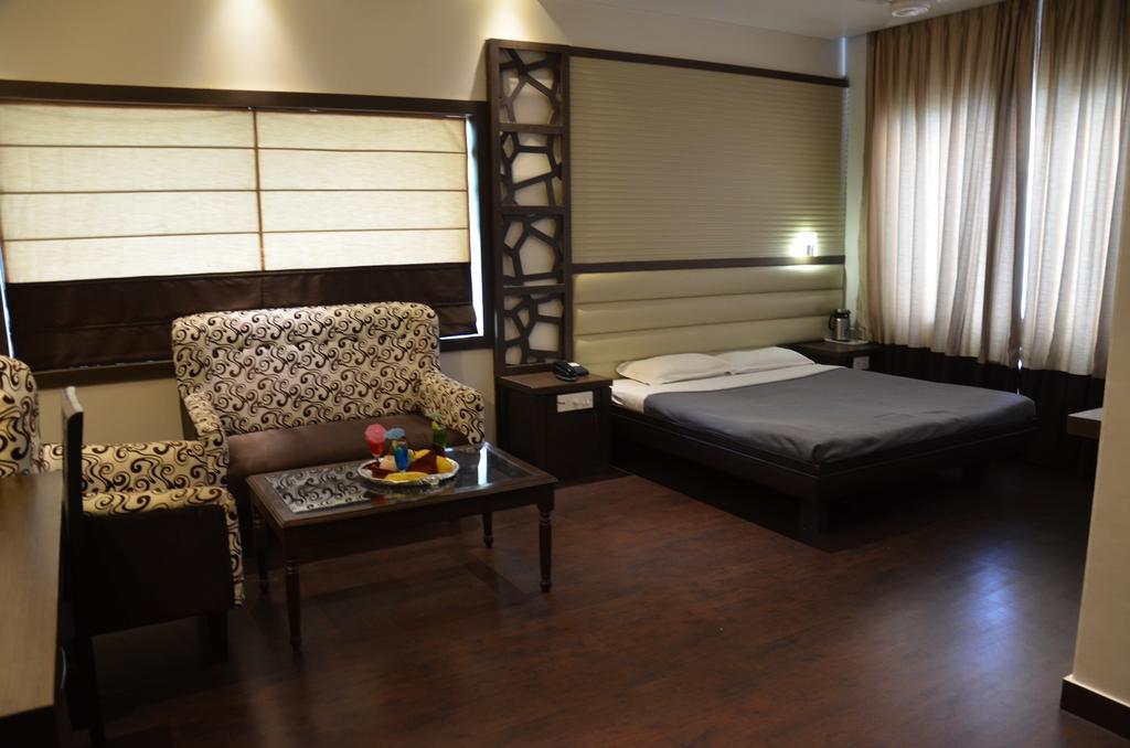 Hotel Raj Continental Amritsar Exteriör bild